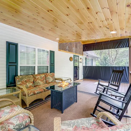 Newland Cabin With Beach Access Near Hiking Trails!